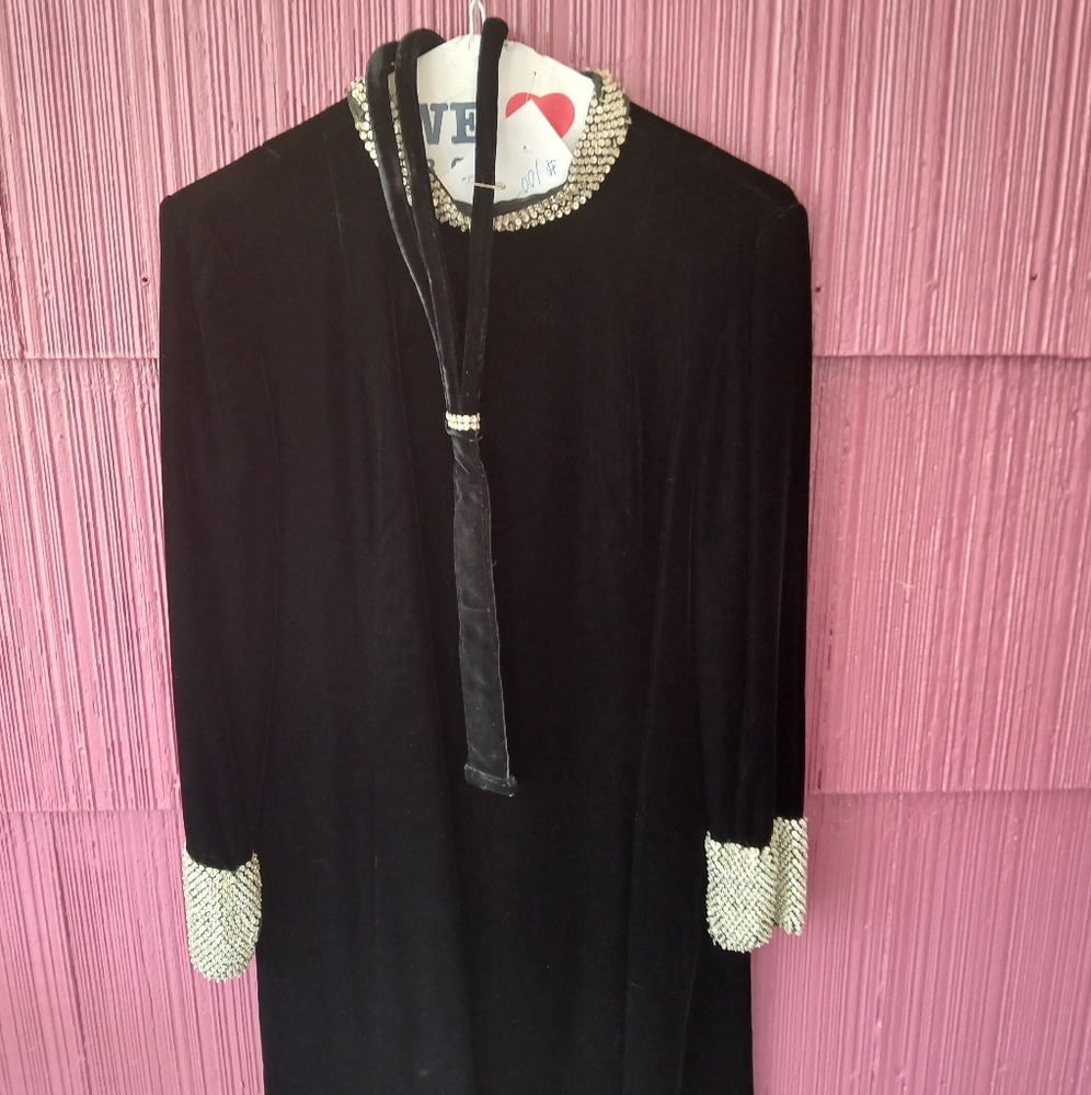 Black Long Sleeve Dress with Streamlined Silhouette